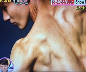 岩本照, Snow Man, 筋肉, 背筋