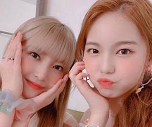 NiziU（ニジュー）メンバー、マユカ、アヤカ