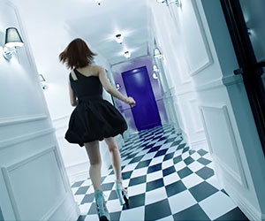 NiziU（ニジュー）デビュー曲Step and a stepMVのマコ