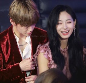 btsのvとtwiceのツウィ