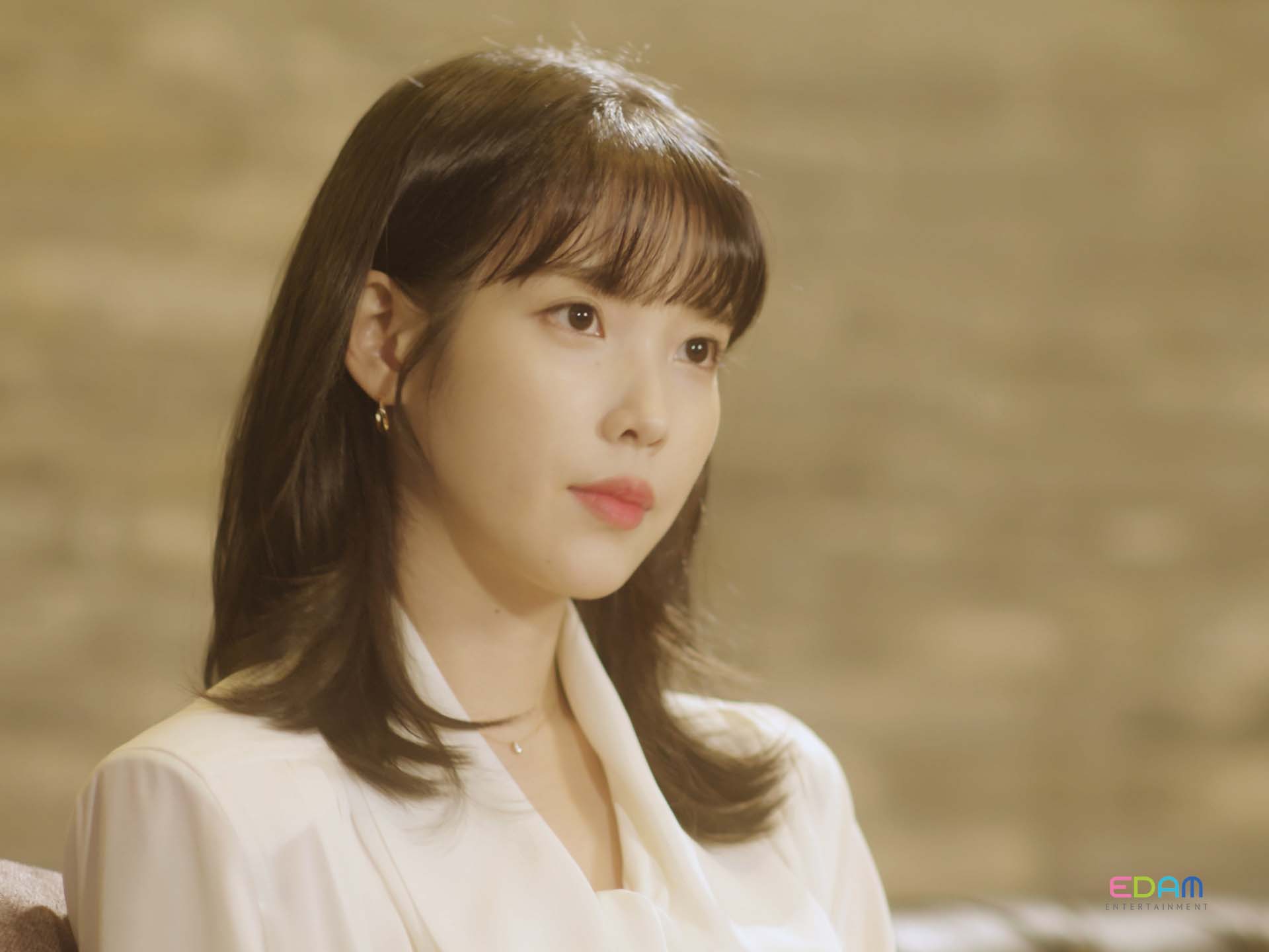 歌手のIU
