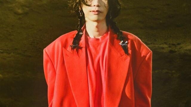 Kenshi Yonezu, who is Kenshi Yonezu, facts about Kenshi Yonezu, Kenshi Yonezu hairstyle, Kenshi Yonezu plastic surgery, Kenshi Yonezu surgery, Kenshi Yonezu center parted hairstyle